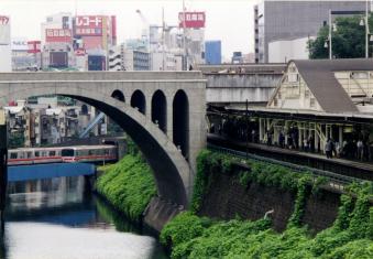 1999_08_ 聖橋と神田川と鉄道と.jpg