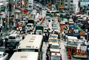1994_25_車と人、ビルと個人商店、工事現場と・・・・.jpg