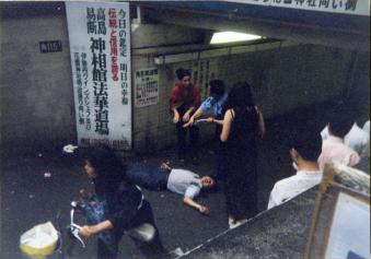 1995_07_通りすぎる都会の日本人.jpg