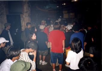 1996_21_閉ざされたBasement‘CAVE’.jpg