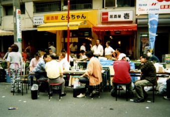 2002_25_01_場外馬券場の2タイプ.jpg