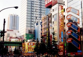 2004_03_カメレオン都市 .jpg