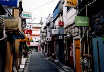 2004_21_新宿黄金街 .jpg