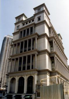 2002_25_02_場外馬券場の2タイプ.jpg